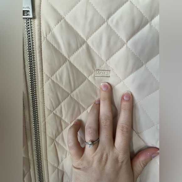 Levi's Diamond Quilted Bomber Jacket in Cream Womens Size L NWT - Picture 9 of 16